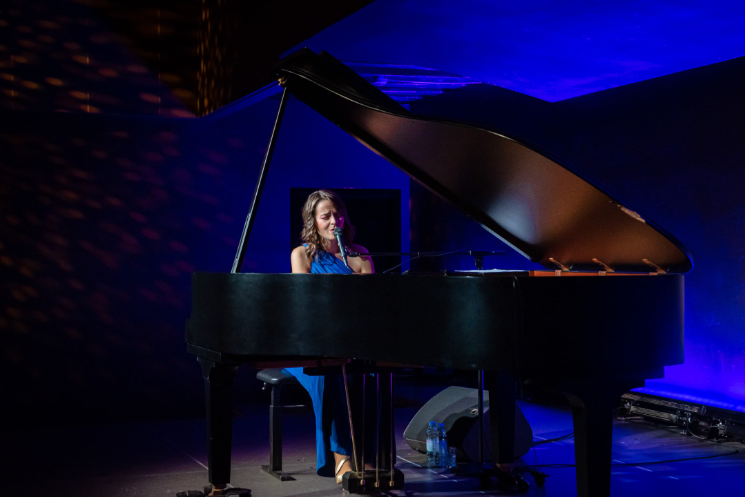 Ljubitelji jazza došli na svoje u Kući umjetnosti Arsen: Pogledajte kako je bilo na koncertu Lane Janjanin  