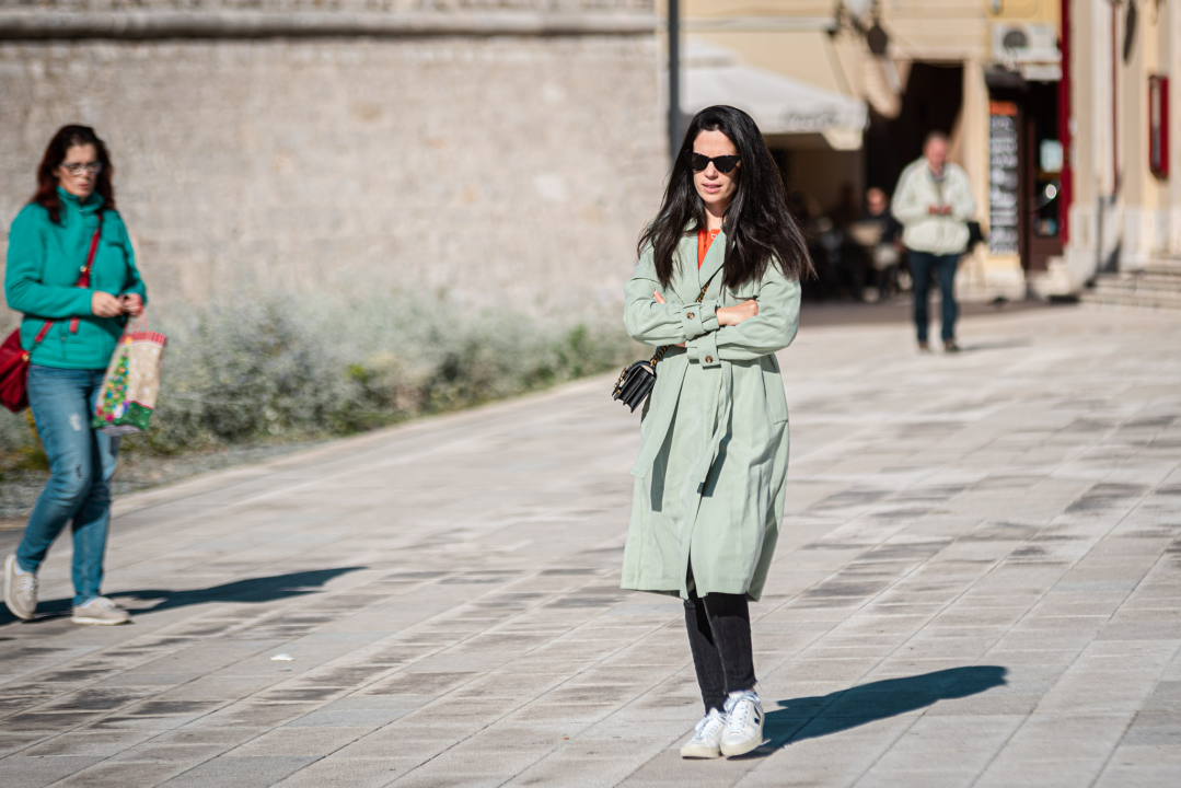Vladarice modnog đira u šetnji gradom pokazale jesenje trendove