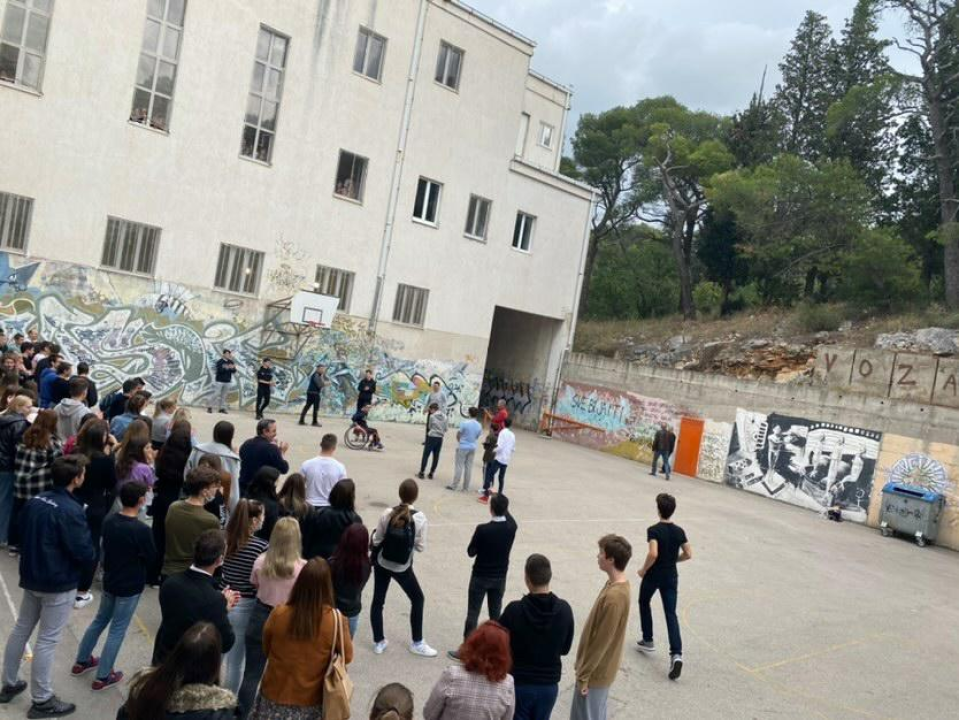 Ekonomska škola Šibenik: Obilježavanje Dana kruha i sportsko-humanitarna akcija 'Trica za Kiaru'