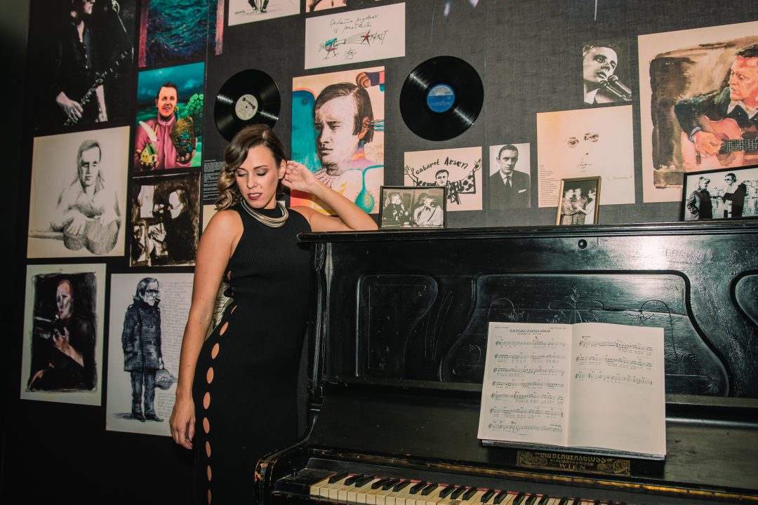 Natali Dizdar u ‘Arsenu’ u suzama otpjevala Arsenovu Zamijenit ću te gorim i proslavila 20 godina karijere