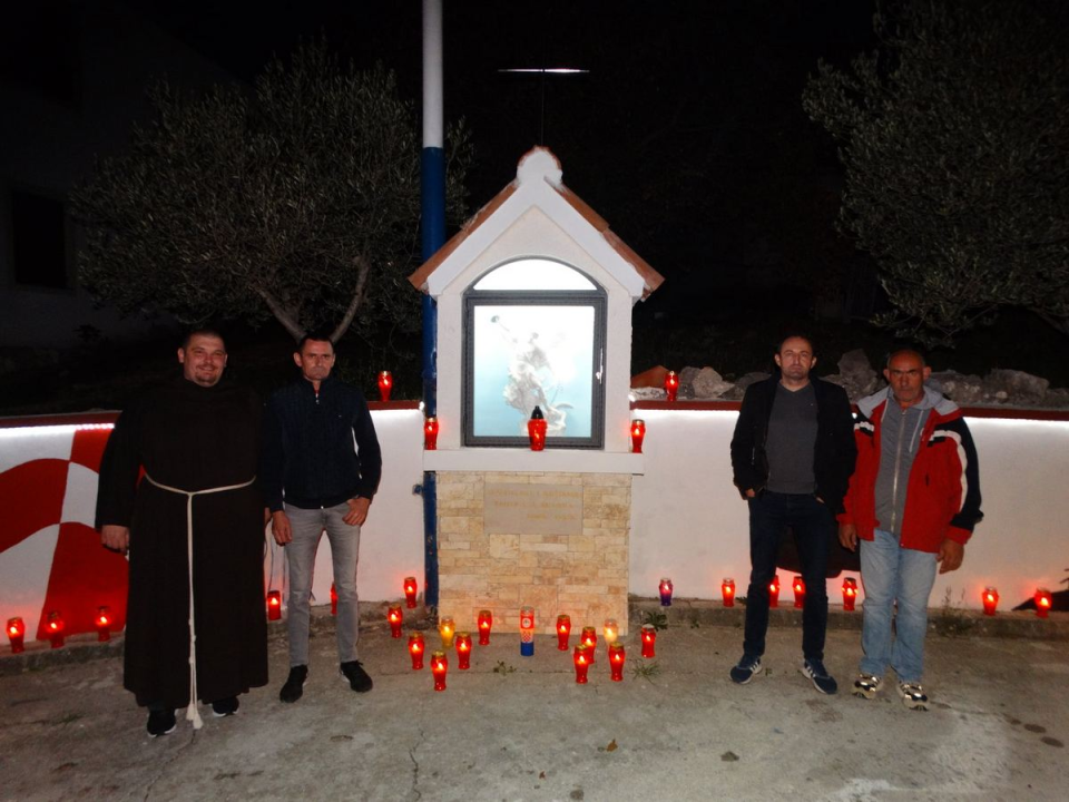 Vukšićani zapalili svijeće za Škabrnju i Vukovar