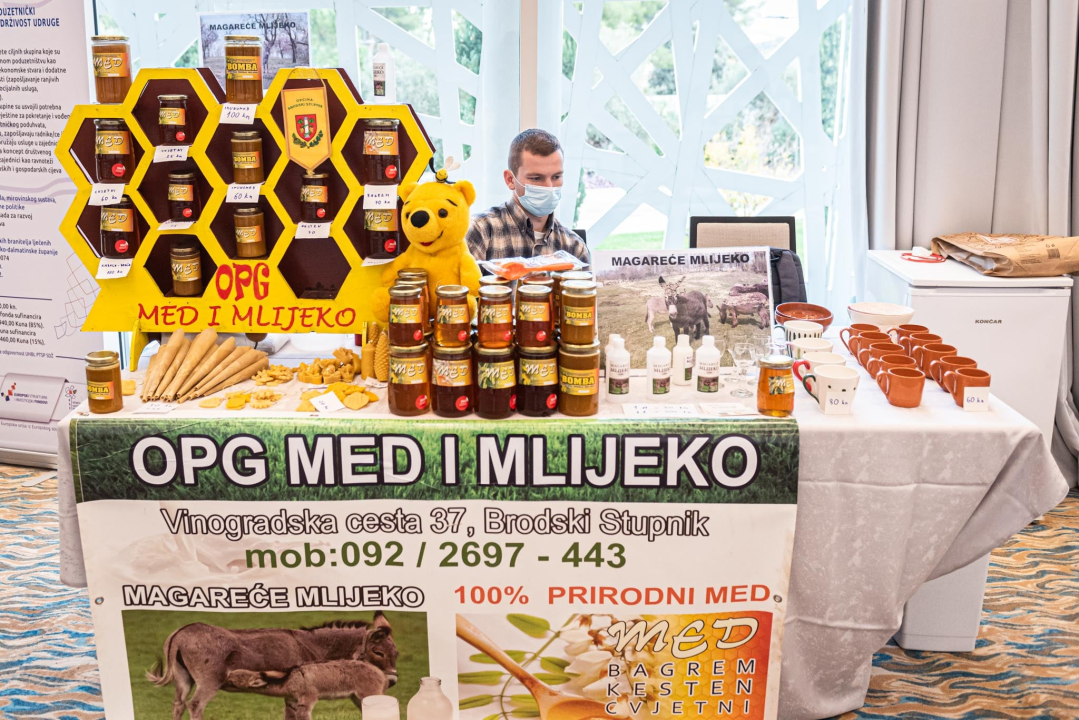 U Amadria parku otvoren Mediteranski sajam: Marijana Petir zaplesala linđo, a poseban hit je štand sa sirom Mercedes   