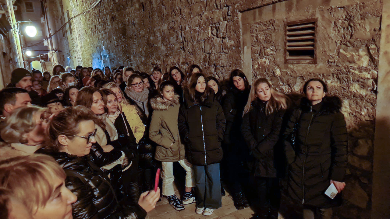 Đir srednjovjekovnim Šibenikom je pun pogodak! Hladna sirotišta, lazareti, mistični samostani, kuga, lov na vještice, iskapanje vukodlaka...