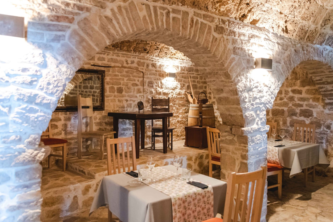 Advent u Arije uz glazbu uživo svakog vikenda donosi odličnu ponudu blagdanskih jela!   