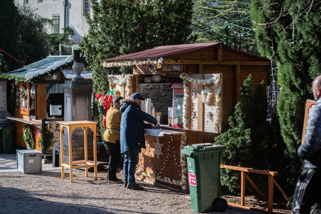 Sve je spremno za Adventuru: Kućice u đardinu otvaraju u 17,  a koncert BluVinila počinje u 20 sati 