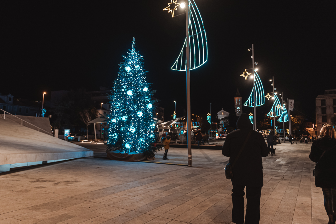 Počela je Adventura: Šibenčani već degustiraju ponudu, a u 20 sati počinje ples uz BluVinil