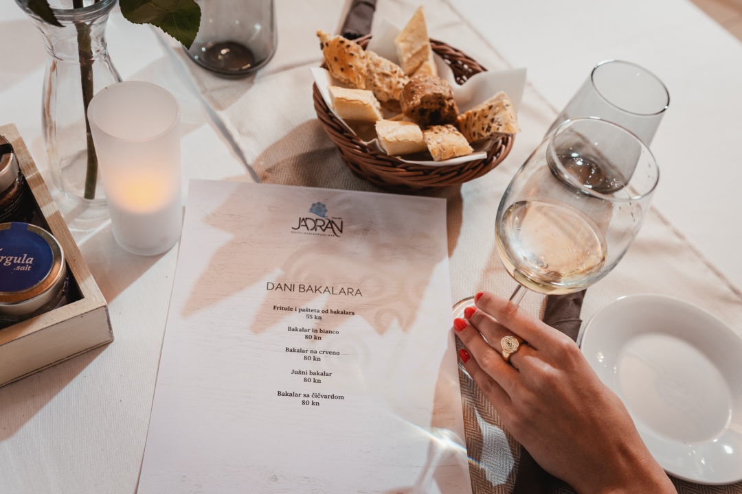 Posjetite najstariju šibensku tavernu u Hotelu Jadran! 