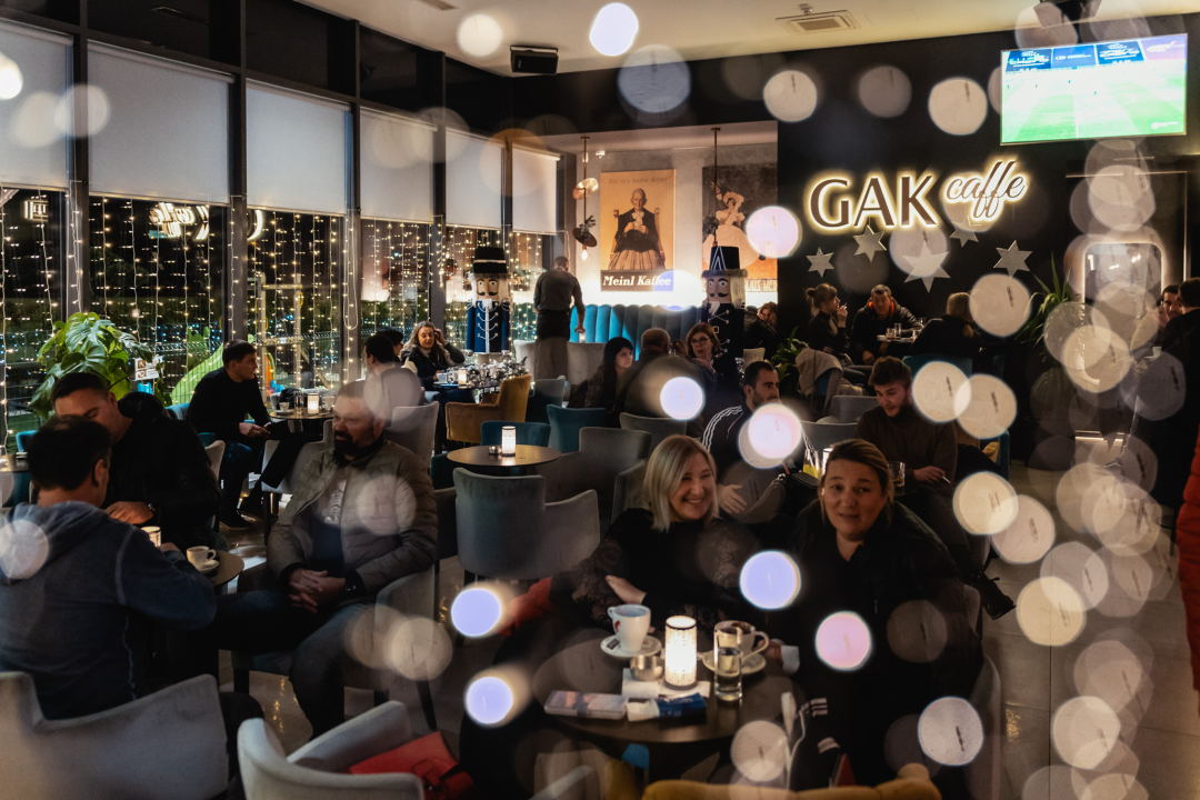 Uživajte u predivnoj božićnoj atmosferi u omiljenom GAK caffeu! 