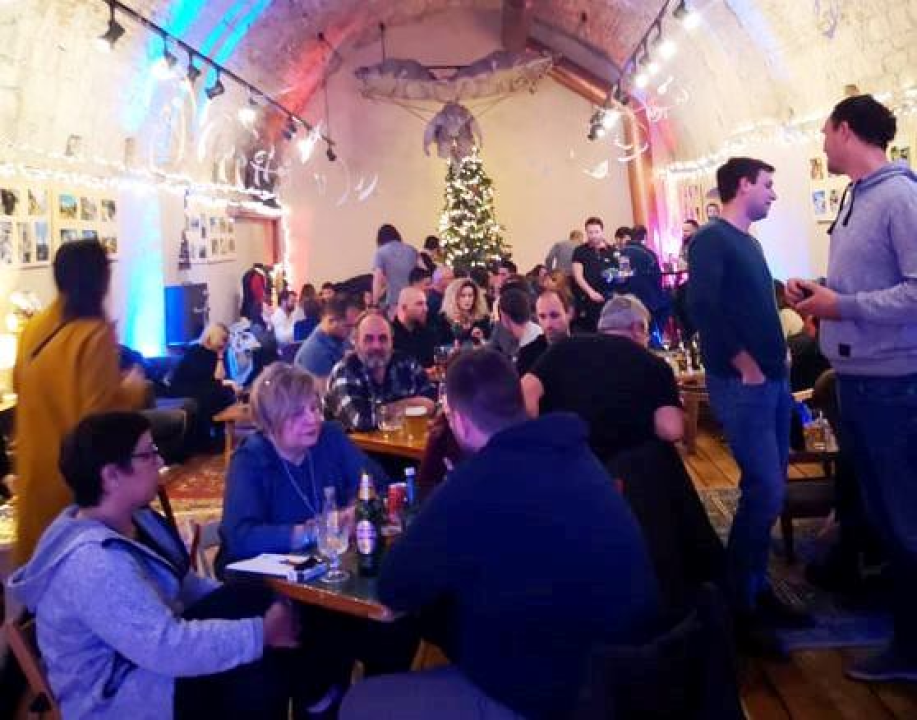 Prije osam godina u Azimutu je počela pub kviz histerija: Čast da obilježi tu obljetnicu pripala je koautoru prvog kviza ikad  