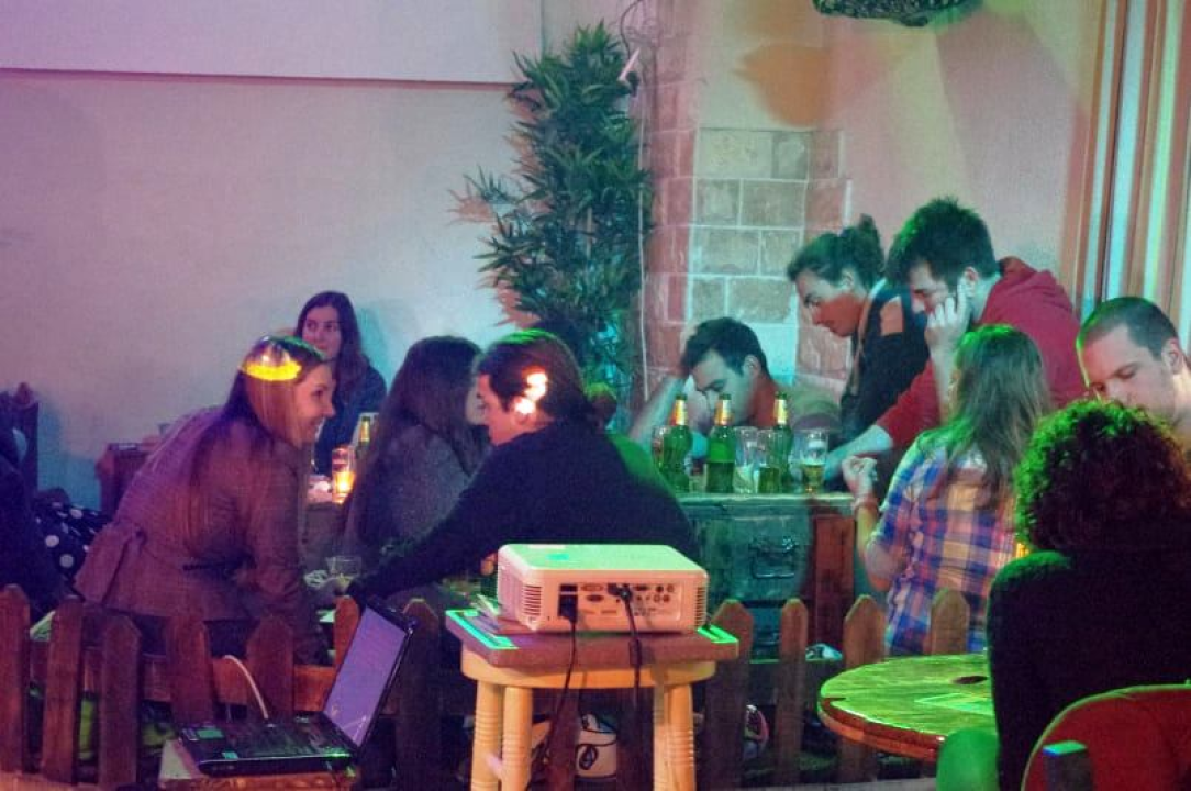 Prije osam godina u Azimutu je počela pub kviz histerija: Čast da obilježi tu obljetnicu pripala je koautoru prvog kviza ikad  