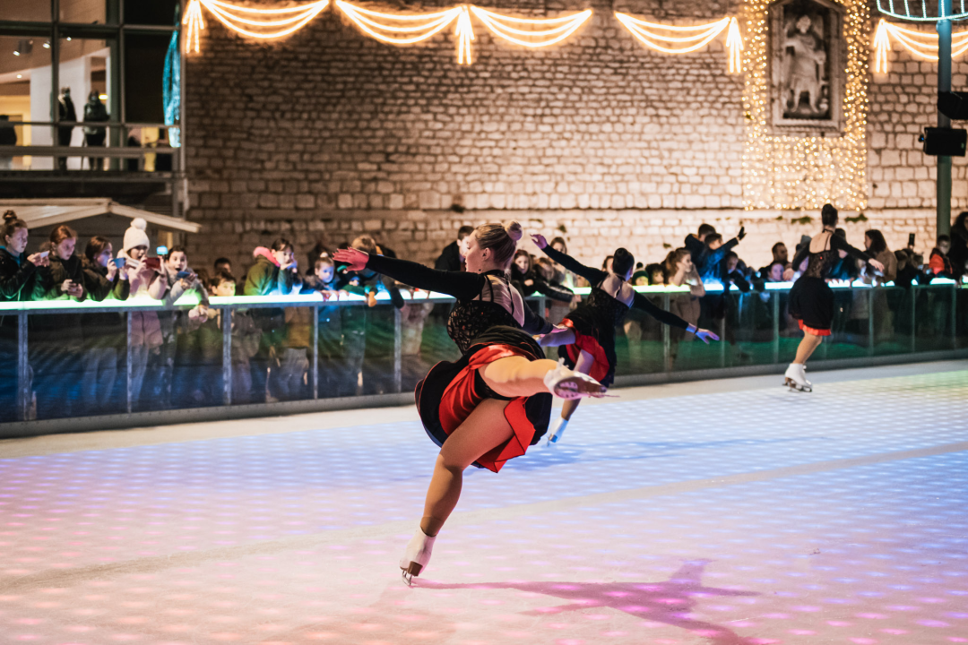 Ledeni spektakl na Vitićevom moru: Zagrebačke pahuljice očarale Adventuriste u Šibeniku 