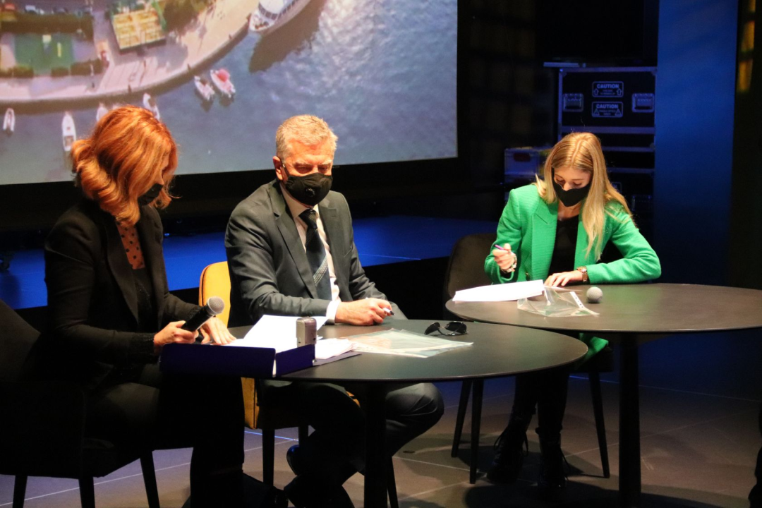 Gradonačelnik Burić u Kući umjetnosti Arsen šibenskim studentima dodijelio stipendije 