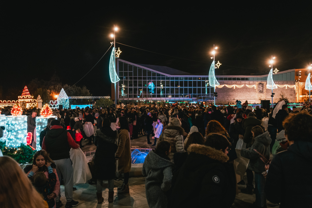 Na Poljani pušteni lampioni za Kiaru: Prekrasni prizori u mirnoj novogodišnjoj noći