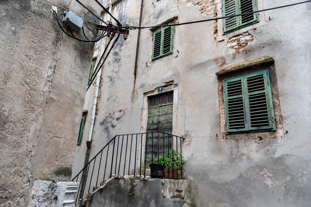 Što se sve raspada u staroj gradskoj jezgri Šibenika: Komunalci su snimili šest kritičnih točaka, u stvarnosti ih ima puno više