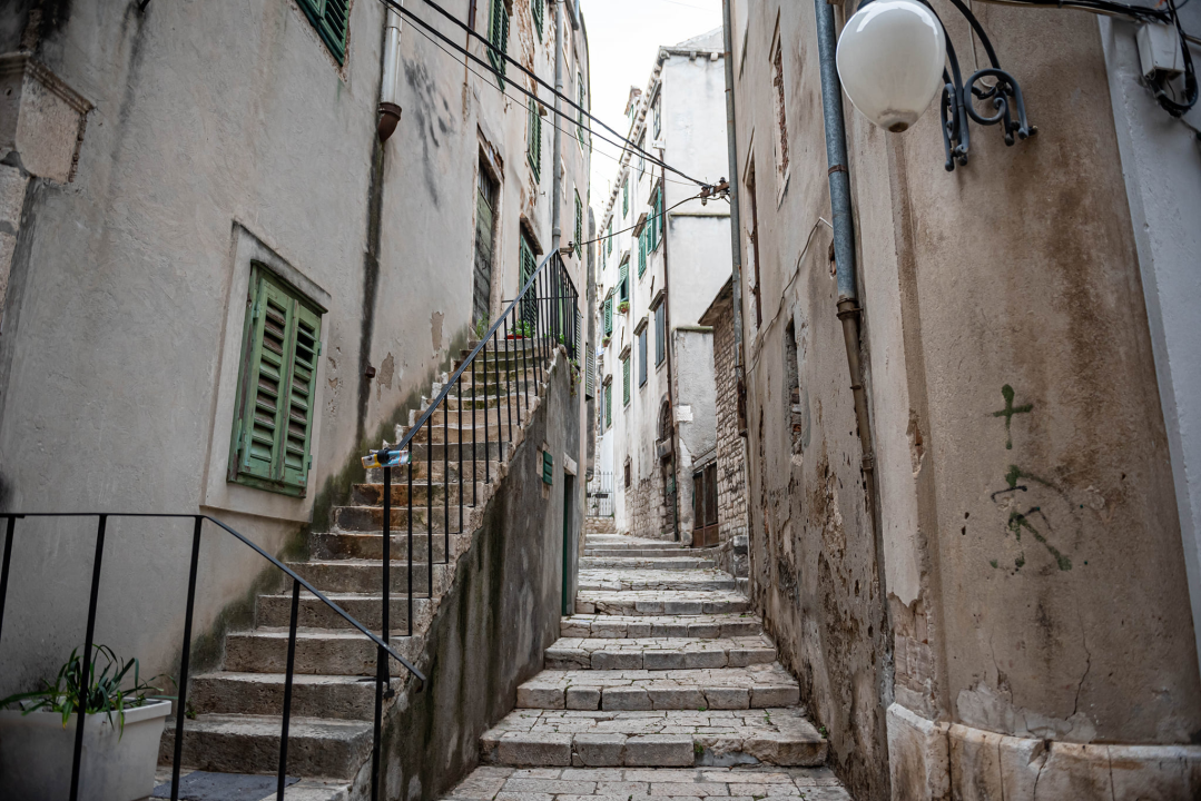 Što se sve raspada u staroj gradskoj jezgri Šibenika: Komunalci su snimili šest kritičnih točaka, u stvarnosti ih ima puno više