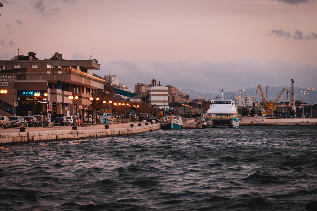 Kad jugo okrene na buru prije zalaska dobijemo savršene boje i labuda koji pozira
