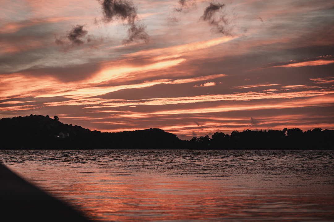 Kad jugo okrene na buru prije zalaska dobijemo savršene boje i labuda koji pozira