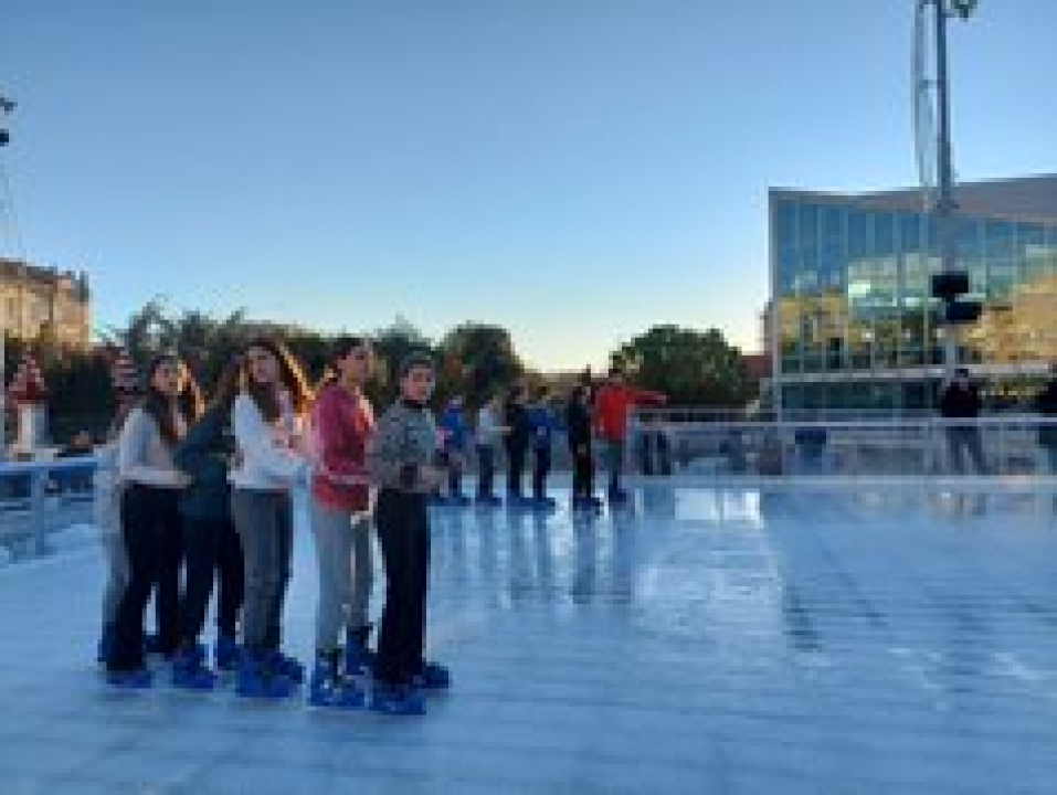 Održana 'Šibenska zimska Olimpijada': Pet ekipa odmjerilo snage na ledu, Jurini Jazavci pobijedili