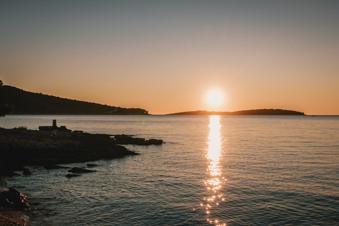 Nora Van Elken snimila set na primoštenskoj plaži, gledat će ga 10 milijuna pratitelja ‘Chill Nationa’