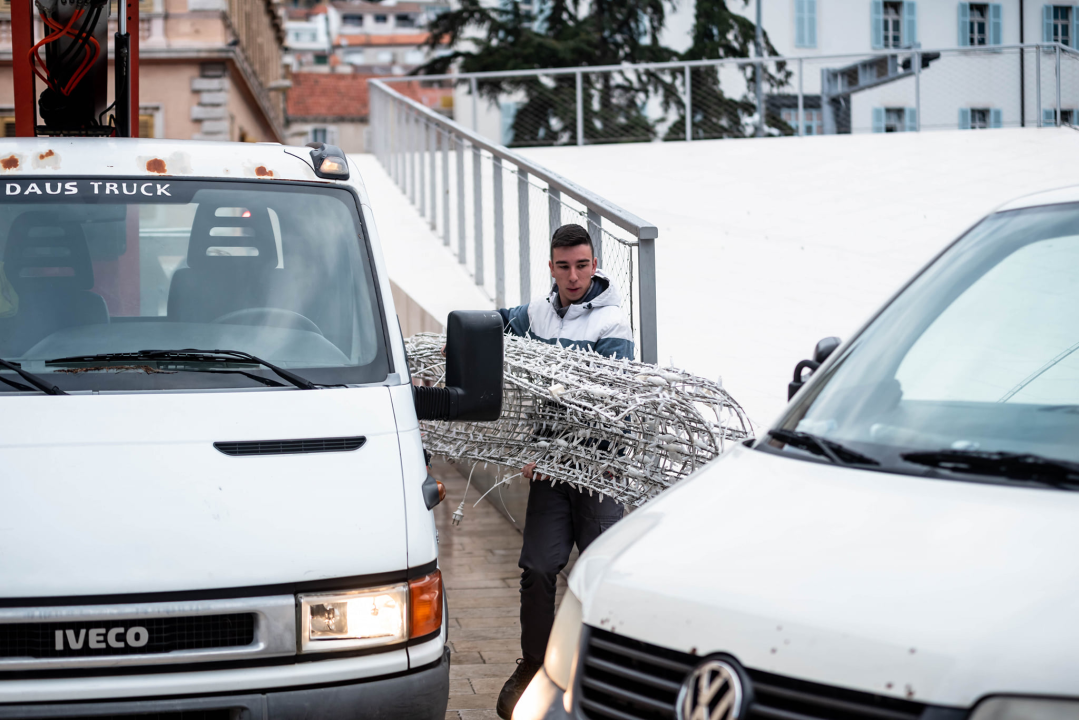 Odlazi jelka s Poljane, vraćamo se na neblagdanske postavke