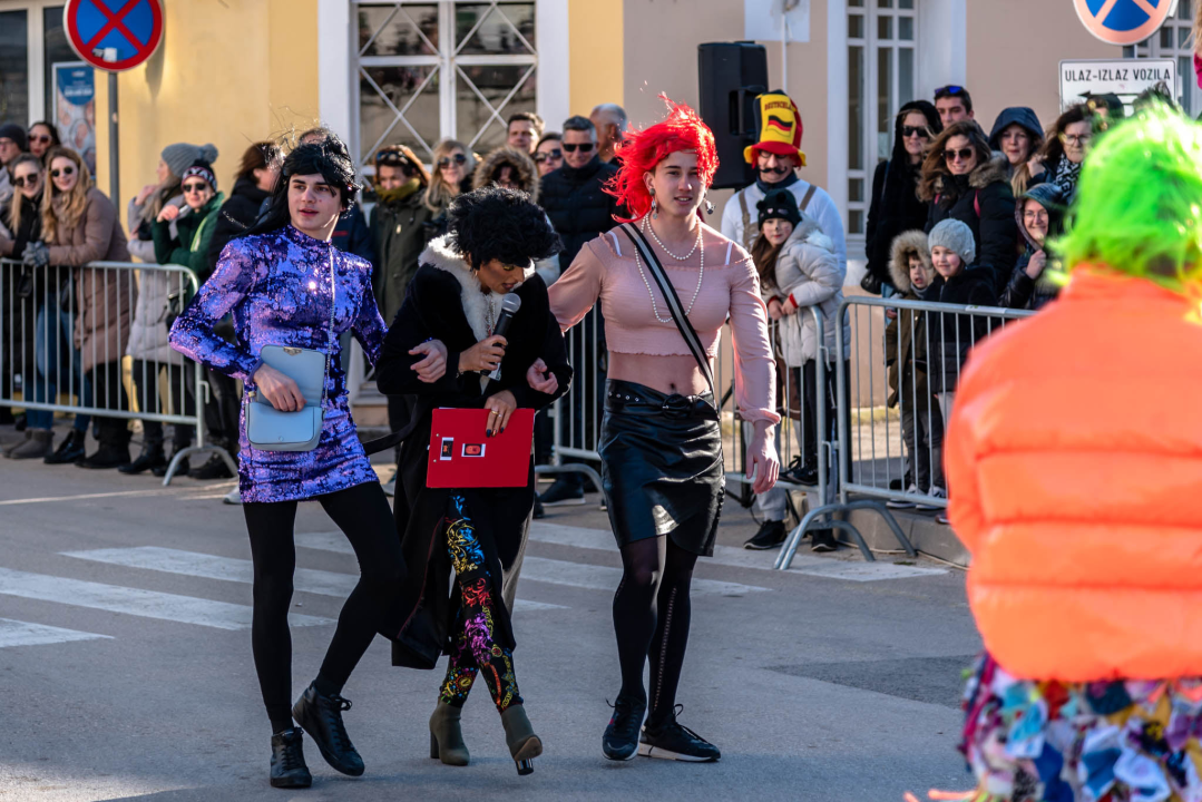 Bake opet napravile ludilo uz ‘Masturbatore s Murtera’, ‘Benkovački sajam’, liječnike i janjetinu