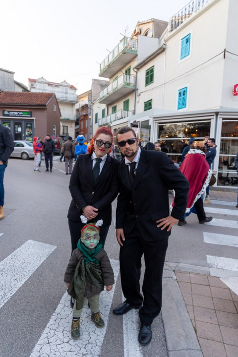 Vodicama prošla vesela maškarana povorka, pogledajte zanimljive maske