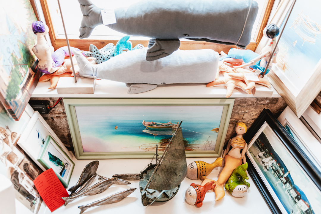 Galerija Juraj Dalmatinac u povodu Dana žena časti popustom na dizajnersku odjeću te Murtićeve i Vežine umjetnine