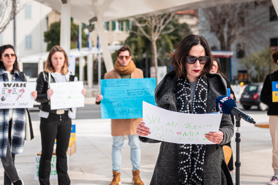 Ukrajinske obitelji podržale skup na šibenskoj Poljani: 'Želim ponovno biti s rodbinom, ali ne vidim da će Putin lako odustati' 