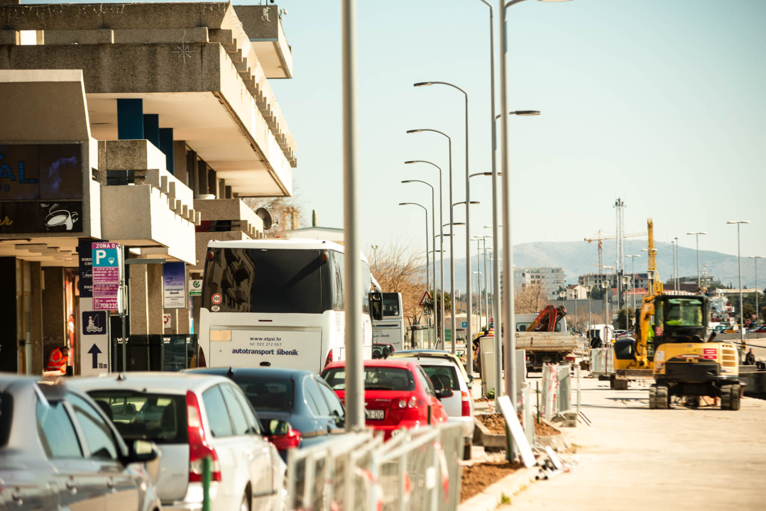 Na šibensku rivu stigla nova rasvjeta: Jeste li oduševljeni poput HDZ-ovog gradskog vijećnika?    