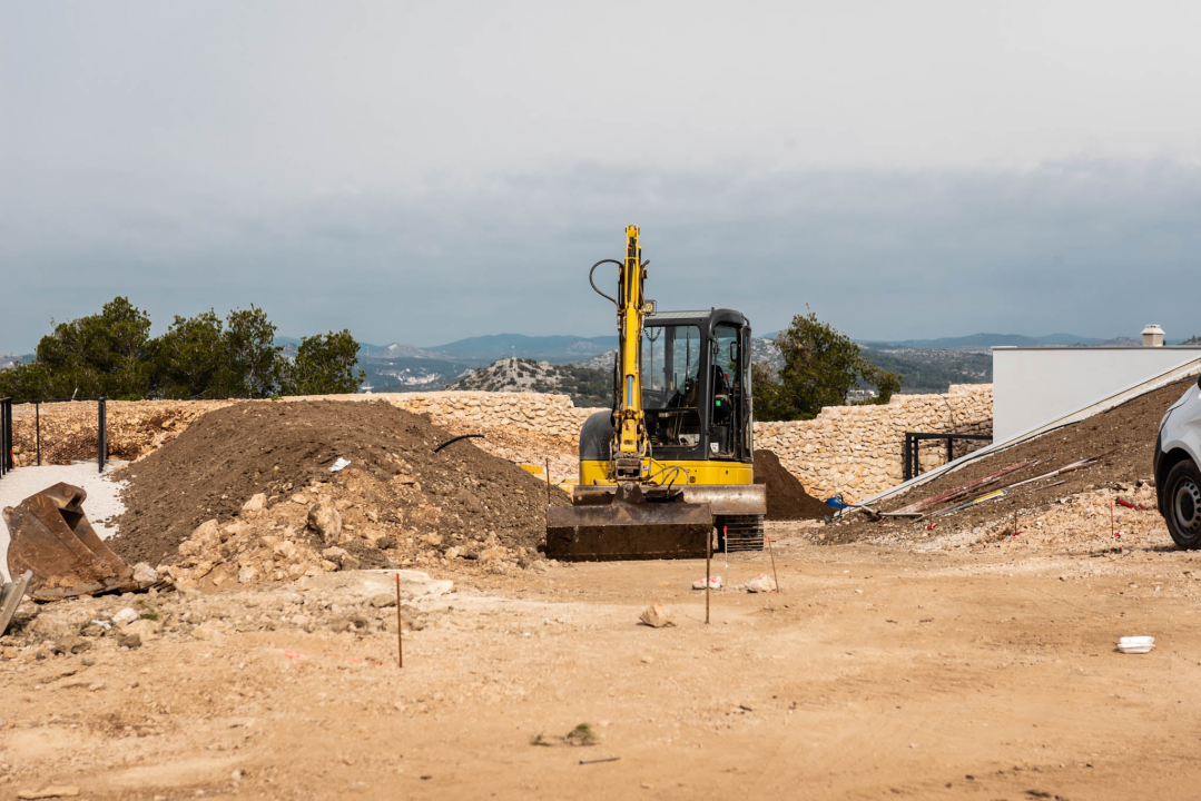 Sv. Ivan u niskom startu: Sređuju se zelene površine, stiže namještaj za dvorane, a uređenje parkinga će pričekati 
