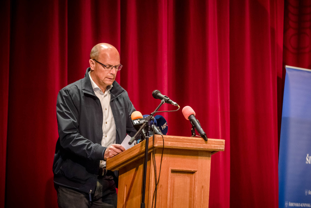 Prilično loša predstava na sjednici Županijske skupštine u drniškom kinu: Bilo je i kokica 
