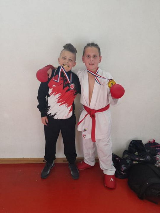 Karate klub Šibenik 1066 iz Ploča se vratio s pregršt odličja i prepun dojmova