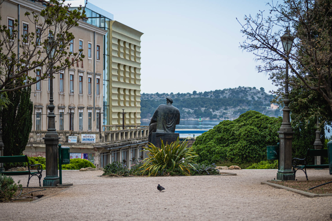 Šibenik je na današnji dan 2020. godine bio pust, trebale su nam potvrde za napustiti županiju, a imali smo puno manje slučajeva nego danas