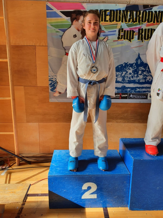 Tri medalje za članice Karate kluba Pirovac na turniru u Ivanić Gradu