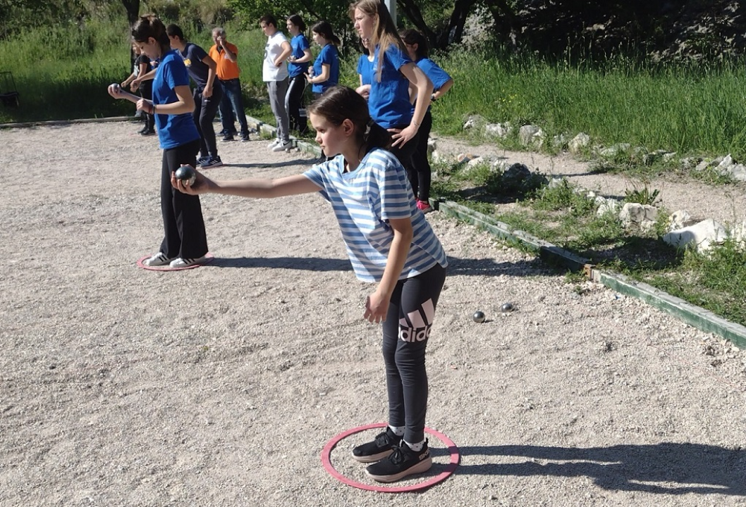 Održan humanitarni turnir u petanci za djecu, sva prikupljena sredstva bit će uplaćena za liječenje male Petre