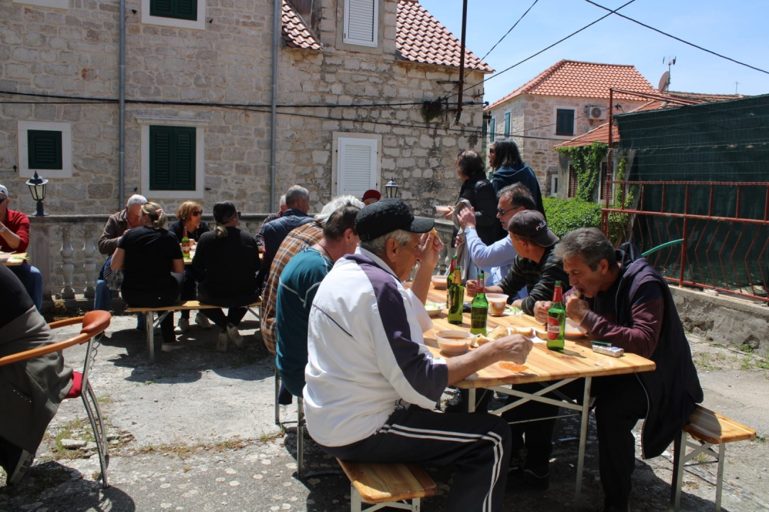 U Prvić Luci u nedjelju se družilo uz fažol
