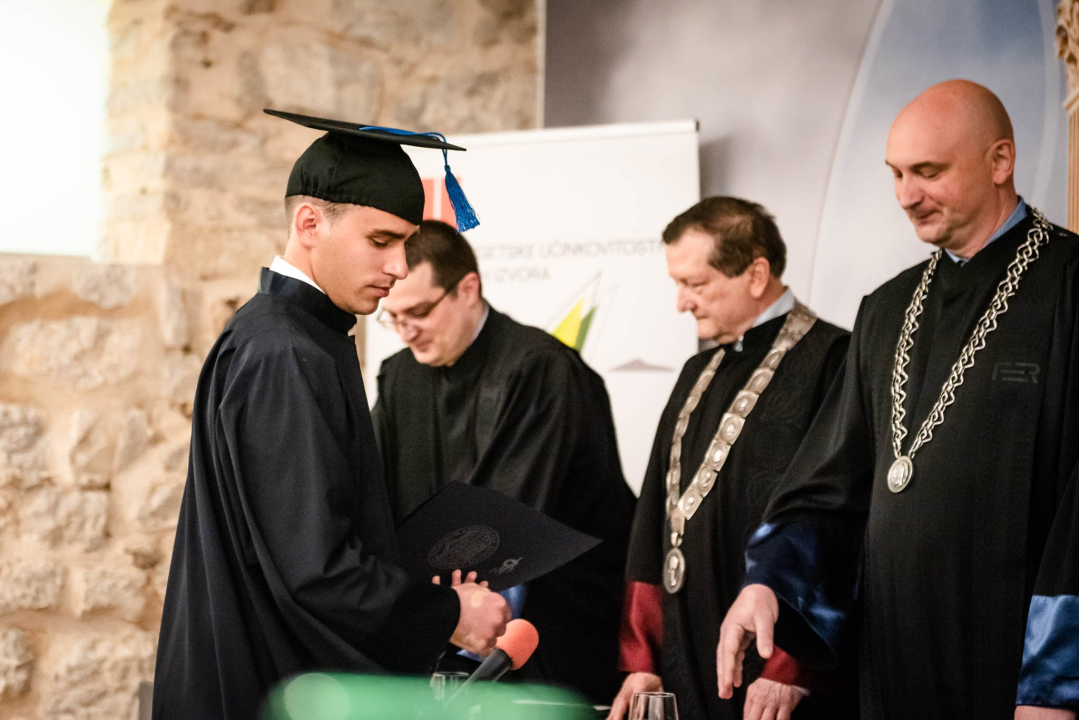 U Šibeniku promovirana četvrta generacija inženjera prvostupnika energetskih tehnologija: Stigao i rektor Boras
