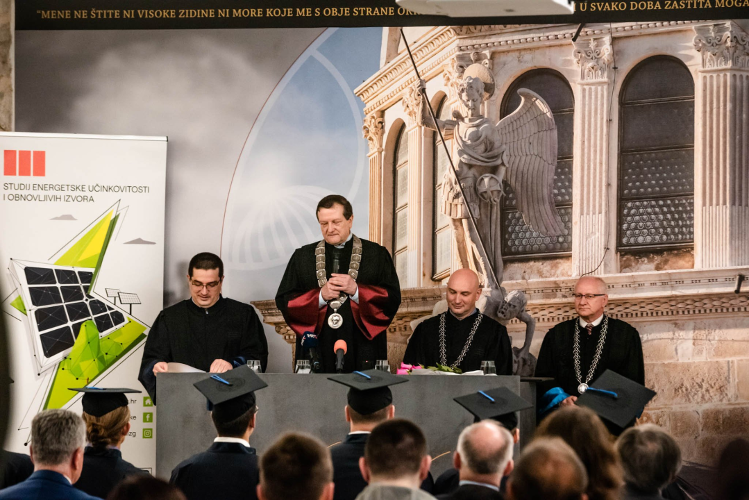 U Šibeniku promovirana četvrta generacija inženjera prvostupnika energetskih tehnologija: Stigao i rektor Boras