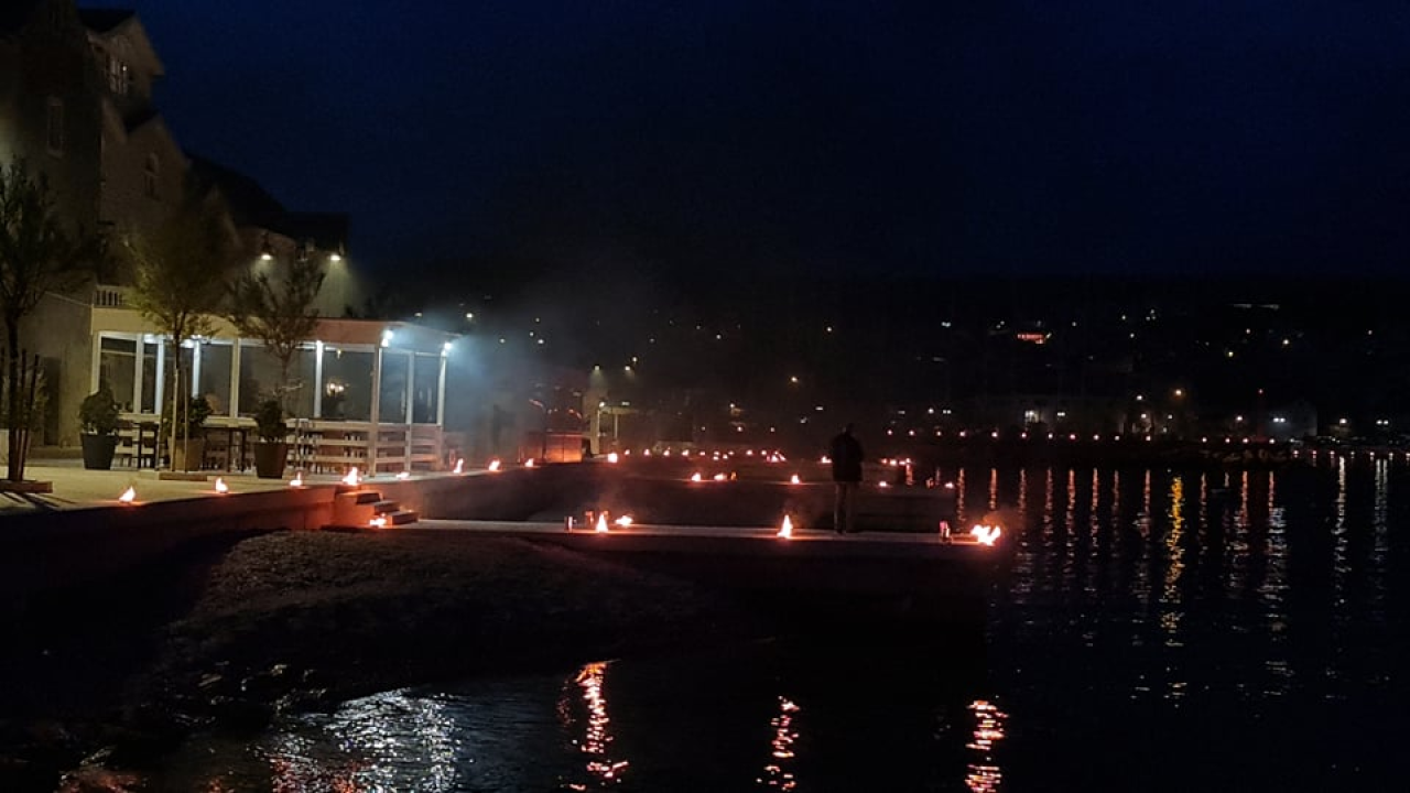 Žežin Gospe od Loreta: Primoštenci zapalili svitnjake duže cijelog mjesta