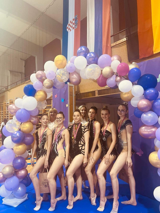 Šibenske ritmičke gimnastičarke vratile se s pregršt medalja iz Graza