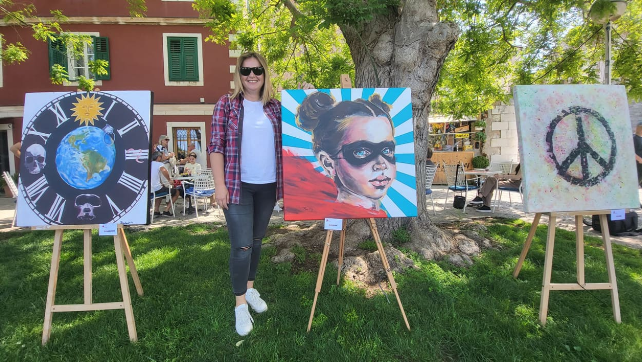 Izložba stolova: Apostolove kontra korone zamijenili apostolovi za mir