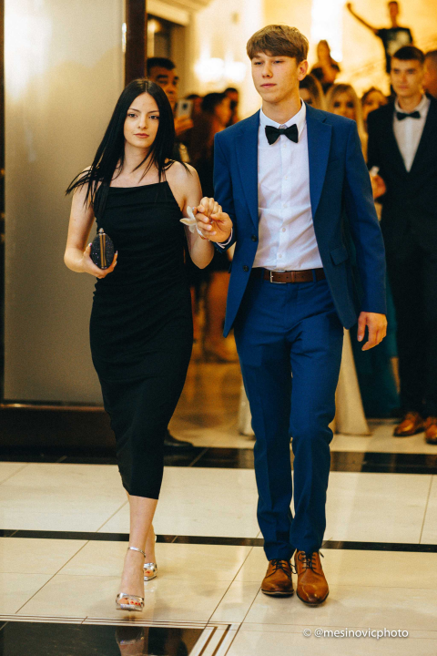 Pogledajte kako su zablistali učenici Industrijsko-obrtničke škole na svom maturalnom plesu (2. dio)