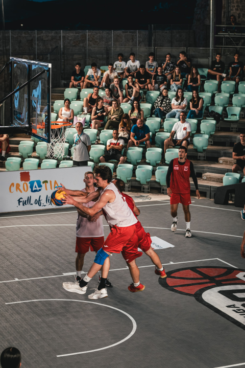 Basket se na Mihovilu i sinoć igrao pred gotovo praznim gledalištem, ako izuzmemo igrače!