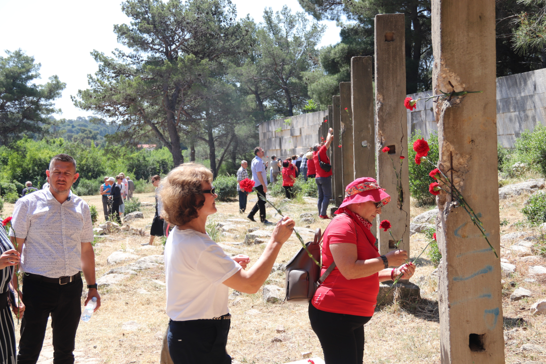 Prošlo je 80 godina od strijeljanja Rade Končara i drugova: U spomen parku položeni vijenci
