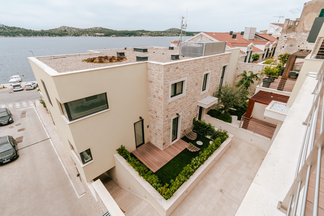 Oduševio nas je luksuz s katedralom na dlanu! Armerunov apartman jedinstven je spoj tradicije i modernog dizajna