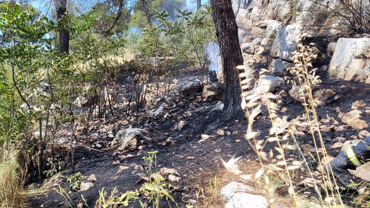 Požar ispod sv. Ivana izazvale četiri signalne rakete: Izgorjela 2,5 hektara