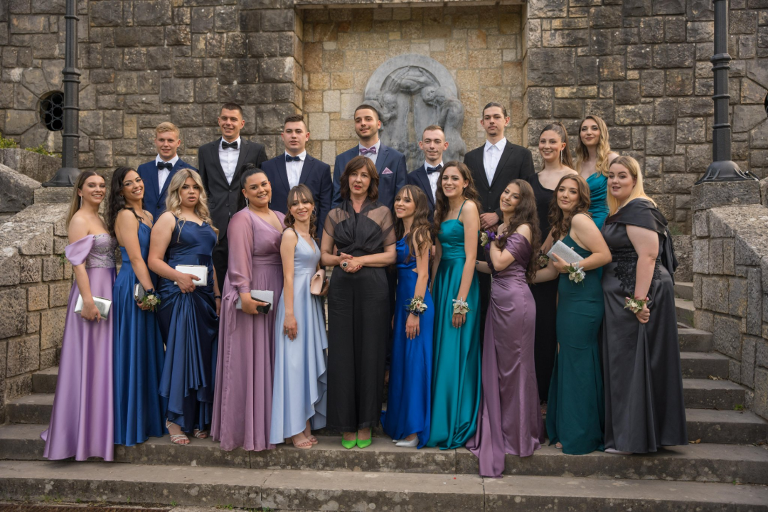 Drniški maturanti nakon dvije godine opet imali špalir na Poljani!