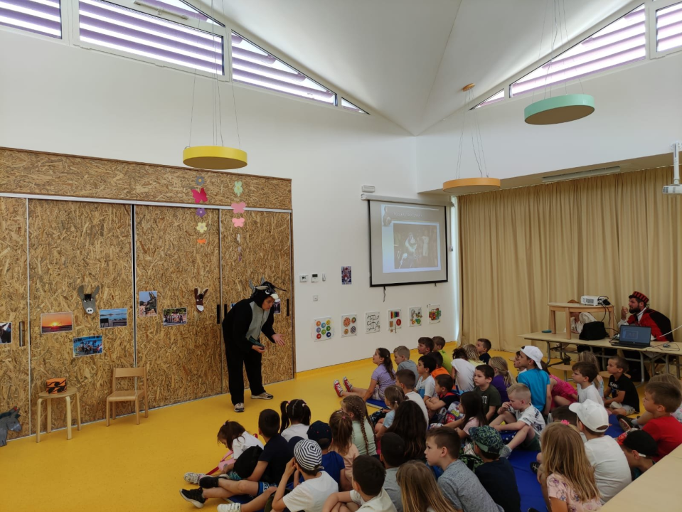 Tovarijada za djecu: Vrtiću Maslina u Tribunju u posjet došli prijatelji iz Benkovca i Trogira