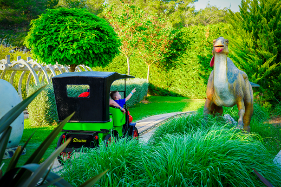 Produženi vikendi u Fun Parku Biograd donose hit Dino party, a potom zabavu sa svemircima i transformerima! 