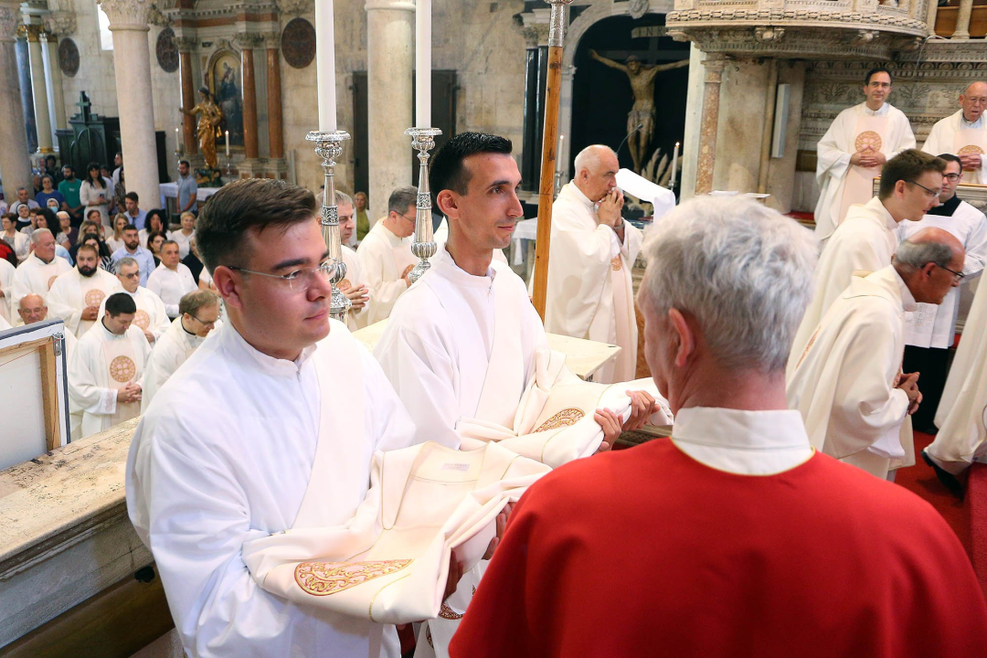Don Šime Pleadin i don Ante Vrcić zaređeni za svećenike Šibenske biskupije